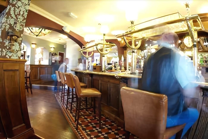 Imagen del bar/restaurante del Hotel The Globe And Crown. Foto 9