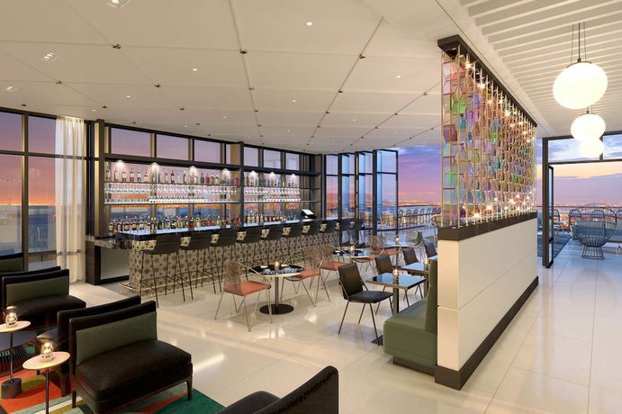 Imagen de los exteriores del Hotel The Godfrey Hollywood. Foto 11