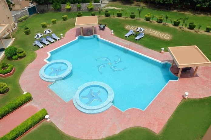 Imagen de la piscina del Hotel The Gold Palace And Resorts. Foto 17