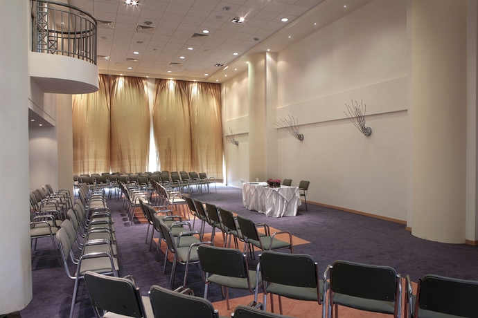 Imagen de los interiores del Hotel The Golden Coast Beach. Foto 14