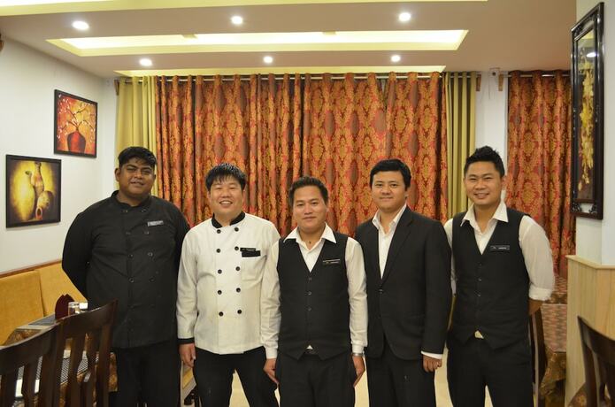 Imagen general del Hotel The Golden Crest. Foto 7