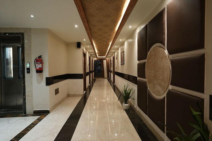 Imagen general del Hotel The Golden Crown Banquet And Cafe. Foto 1