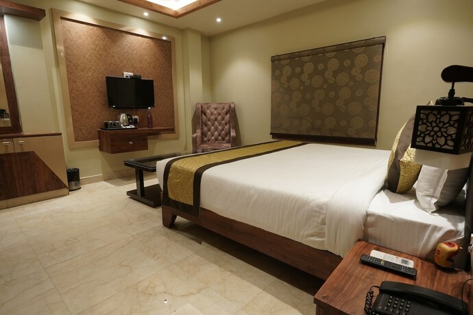 Imagen general del Hotel The Golden Crown Banquet And Cafe. Foto 7