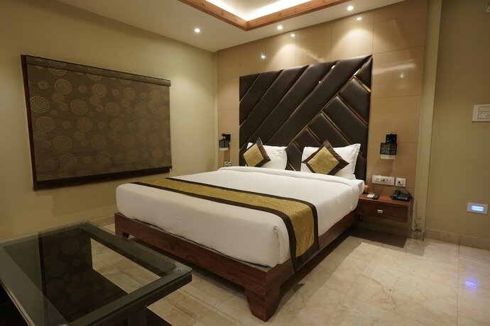 Imagen general del Hotel The Golden Crown Banquet And Cafe. Foto 13