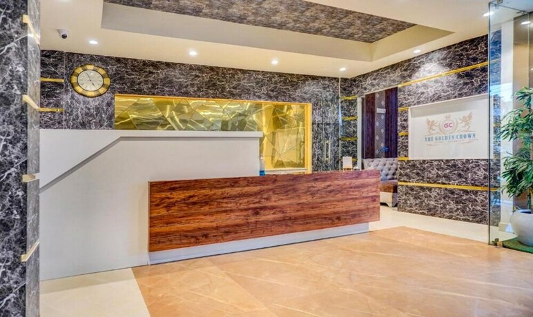 Imagen de los interiores del Hotel The Golden Crown Banquet And Cafe. Foto 21
