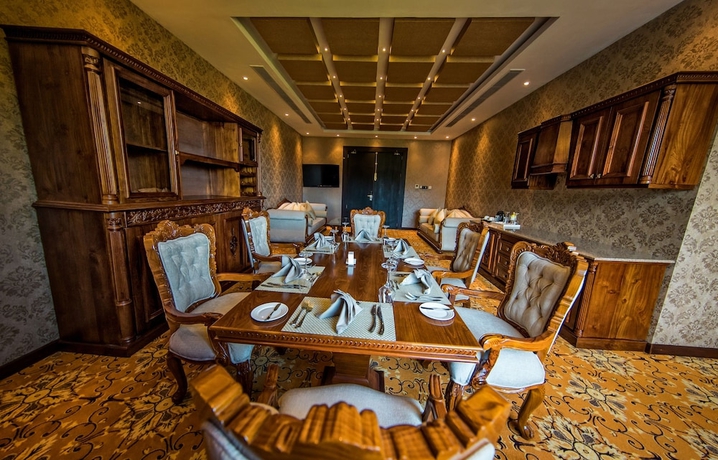 Imagen de la habitación del Hotel The Golden Crown. Foto 3