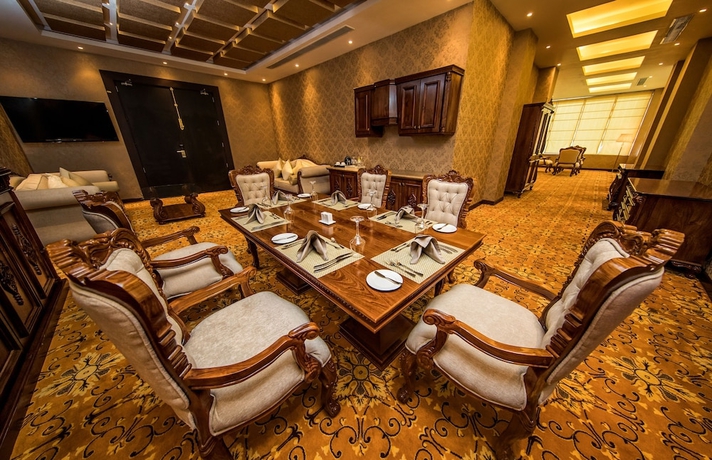 Imagen de la habitación del Hotel The Golden Crown. Foto 6