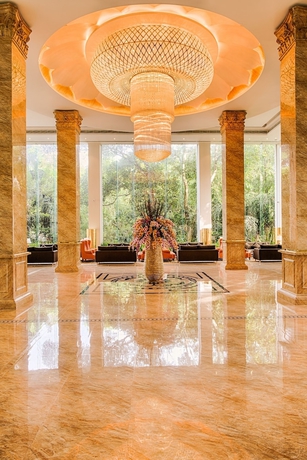 Imagen de los interiores del Hotel The Golden Crown. Foto 15