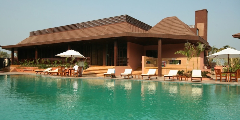 Imagen de la piscina del Hotel The Golden Crown and Spa, Colva. Foto 18