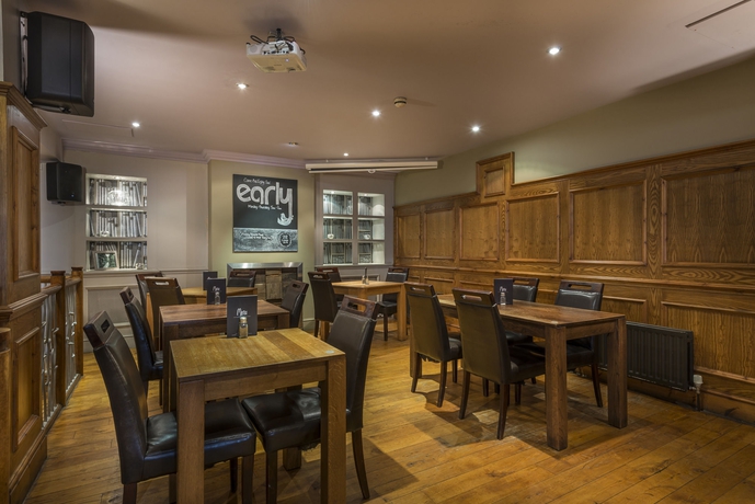 Imagen del bar/restaurante del Hotel The Golden Lion. Foto 4