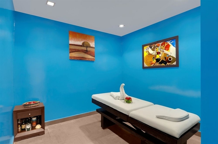 Imagen de los interiores del Hotel The Golden Suites and Spa. Foto 13