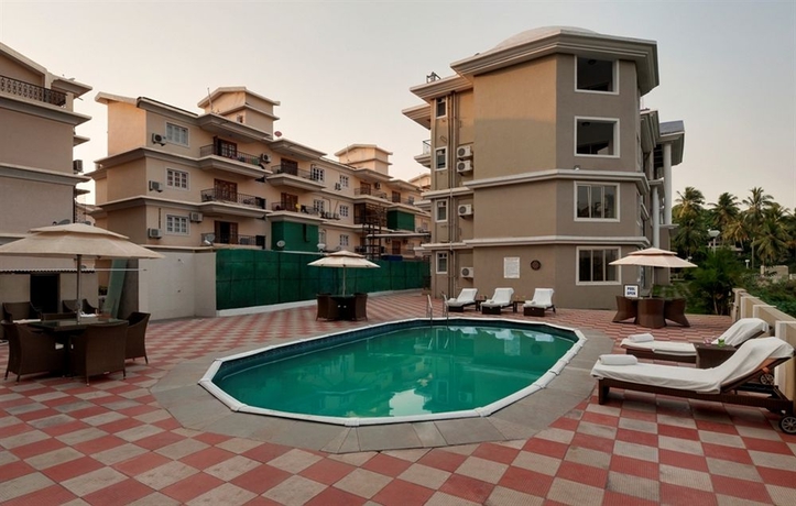 Imagen de la piscina del Hotel The Golden Suites and Spa. Foto 14