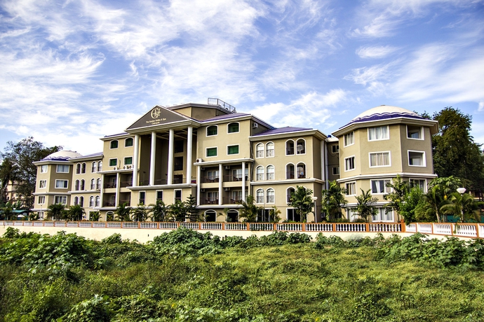 Imagen de los exteriores del Hotel The Golden Suites and Spa. Foto 10