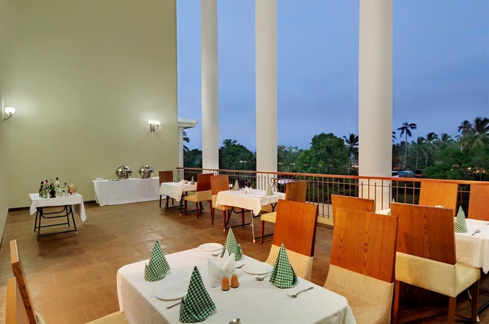 Imagen del bar/restaurante del Hotel The Golden Suites and Spa. Foto 5