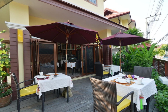 Imagen del bar/restaurante del Hotel The Golden Wells Residence. Foto 3