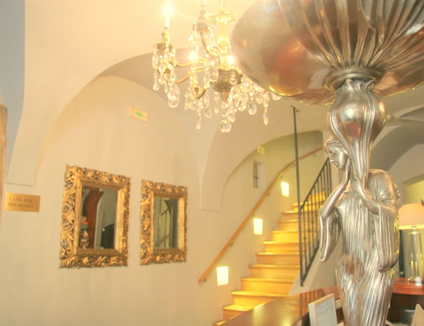 Imagen de los interiores del Hotel The Golden Wheel. Foto 13