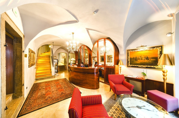 Imagen de los interiores del Hotel The Golden Wheel. Foto 15