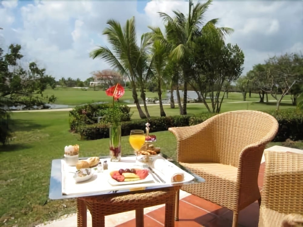 Imagen de la habitación del Hotel The Golf Suites. Foto 18