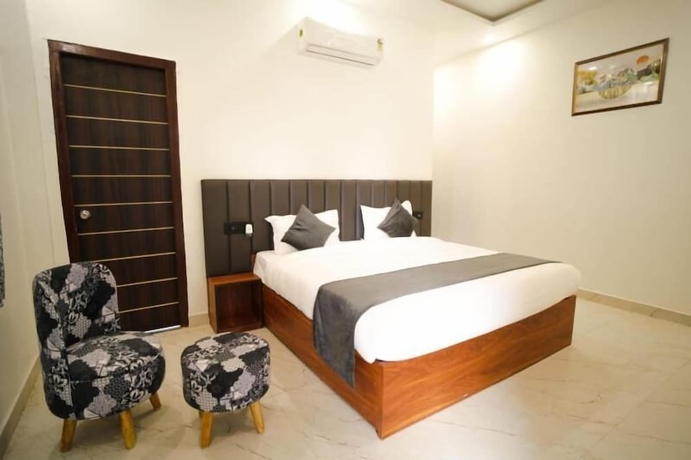 Imagen de la habitación del Hotel The Govind palace. Foto 7