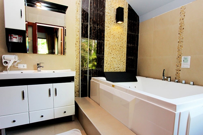 Imagen de la habitación del Hotel The Grace Amphawa Resort. Foto 13