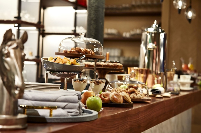 Imagen del bar/restaurante del Hotel The Grady. Foto 2