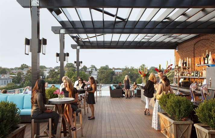 Imagen del bar/restaurante del Hotel The Graham Georgetown. Foto 4