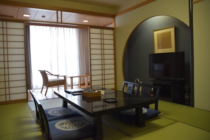 Imagen de la habitación del Hotel The Gran Resort Elegante Awajishima. Foto 4