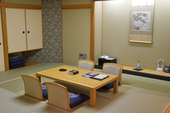 Imagen de la habitación del Hotel The Gran Resort Elegante Awajishima. Foto 7