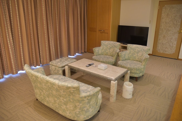 Imagen de la habitación del Hotel The Gran Resort Elegante Awajishima. Foto 9
