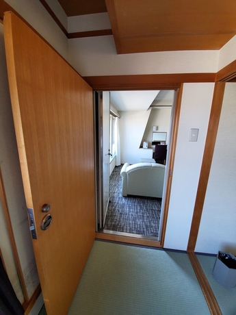 Imagen de la habitación del Hotel The Gran Resort Elegante Kyoto. Foto 10