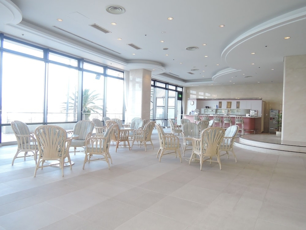 Imagen del bar/restaurante del Hotel The Gran Resort Elegante Shirahama. Foto 5