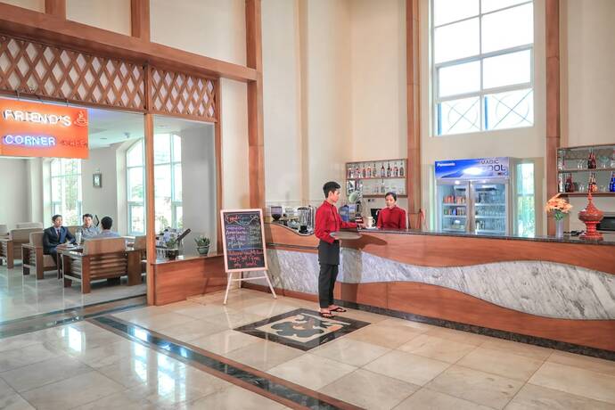 Imagen del bar/restaurante del Hotel The Grand Ace. Foto 5