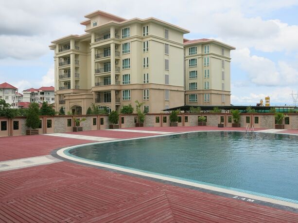 Imagen de la piscina del Hotel The Grand Ace. Foto 15