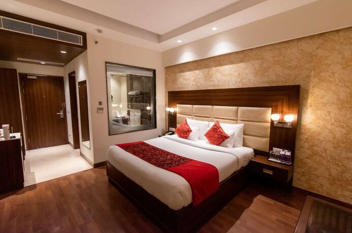 Imagen de la habitación del Hotel The Grand Ambassador. Foto 13