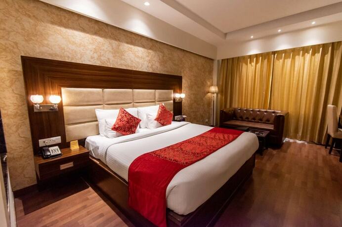 Imagen de la habitación del Hotel The Grand Ambassador. Foto 14