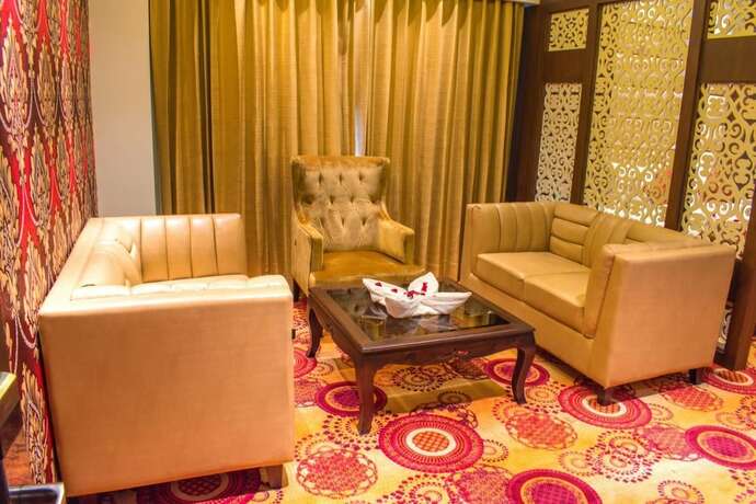 Imagen de la habitación del Hotel The Grand Ambassador. Foto 18