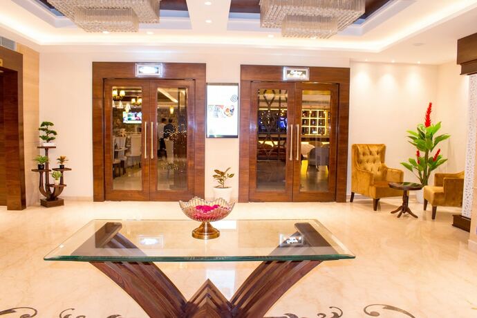 Imagen general del Hotel The Grand Ambassador. Foto 10