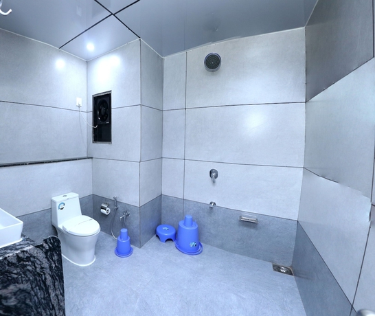 Imagen de la habitación del Hotel The Grand Astoria Somnath. Foto 17
