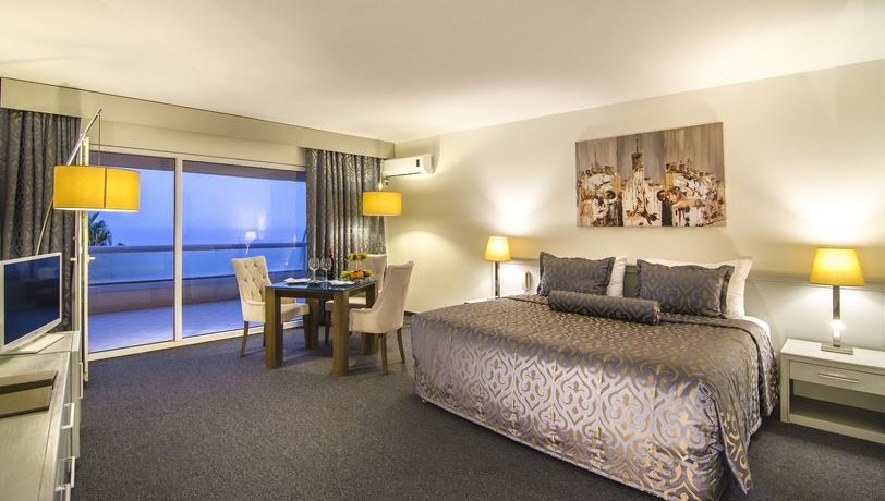 Imagen de la habitación del Hotel The Grand Blue Sky International. Foto 2