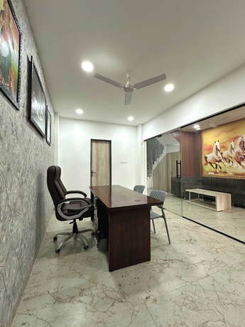 Imagen de los interiores del Hotel The Grand Chetak Inn. Foto 16