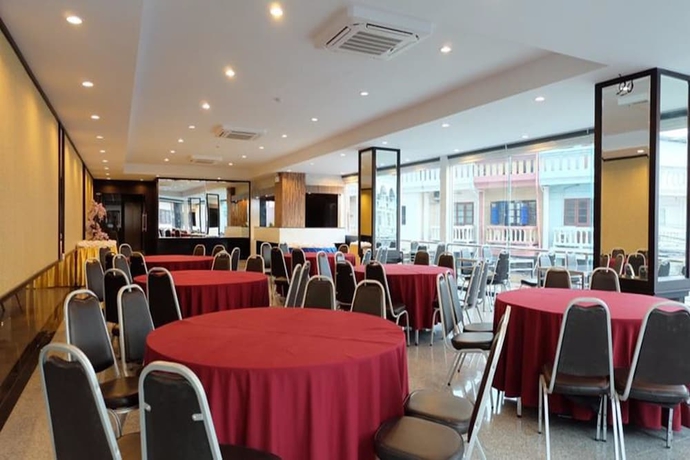 Imagen del bar/restaurante del Hotel The Grand Day Night. Foto 4