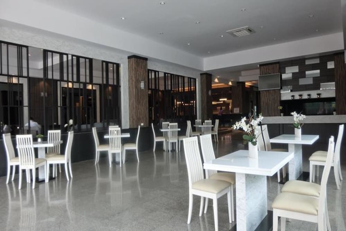 Imagen del bar/restaurante del Hotel The Grand Day Night. Foto 5