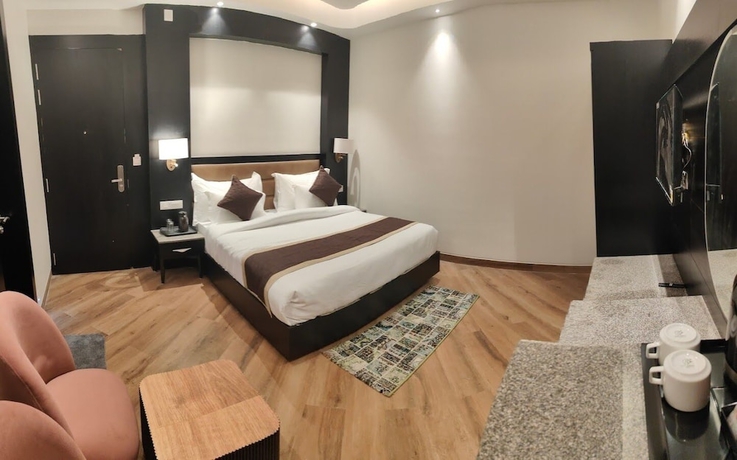 Imagen de la habitación del Hotel The Grand Dewan. Foto 3