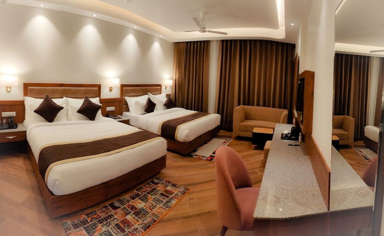 Imagen de la habitación del Hotel The Grand Dewan. Foto 5