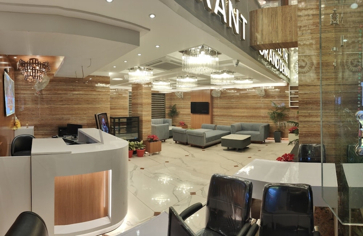 Imagen de los interiores del Hotel The Grand Dewan. Foto 11