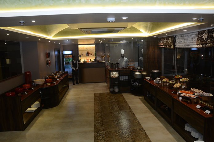 Imagen del bar/restaurante del Hotel The Grand Empire A Boutique. Foto 2