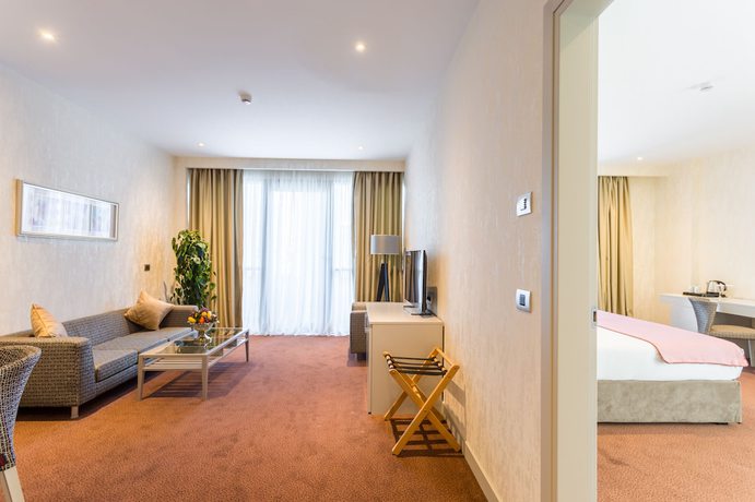 Imagen de la habitación del Hotel The Grand Gloria. Foto 2