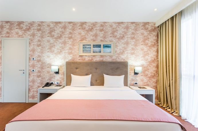 Imagen de la habitación del Hotel The Grand Gloria. Foto 3