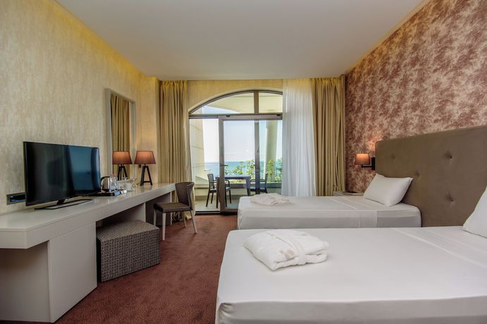 Imagen de la habitación del Hotel The Grand Gloria. Foto 7