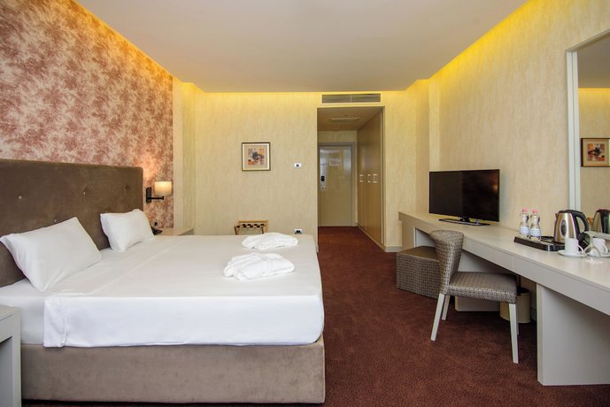 Imagen de la habitación del Hotel The Grand Gloria. Foto 11